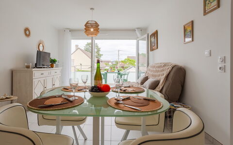Opaline: Udvej, Svømmepøl, Estate, Skygge, Landscaping, Eco Hotel, Hotel, Villa