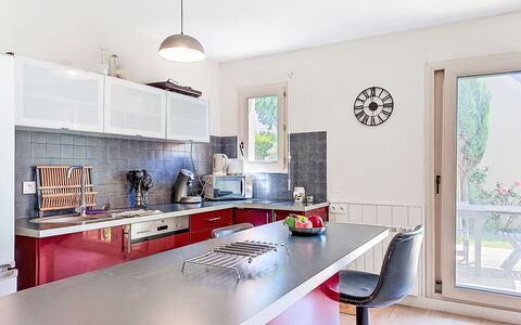 Claudel: Køkken, Møbel, Countertop, Køkken Apparat, Indretning, Cabinetry, Gulvbelægning, Større Bandage, Loft, Etage