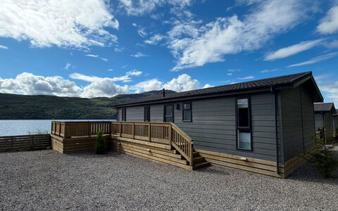 Loch Ness Hamptons Lodge: Udvej, Svømmepøl, Estate, Skygge, Landscaping, Eco Hotel, Hotel, Villa