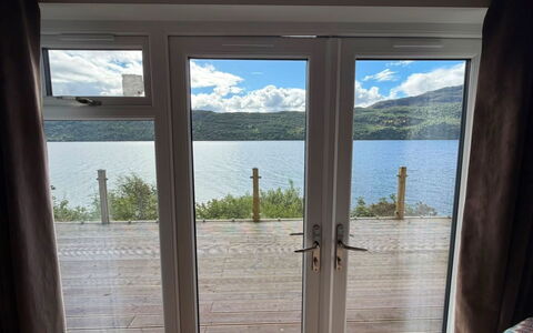 Loch Ness Hamptons Lodge: Udvej, Svømmepøl, Estate, Skygge, Landscaping, Eco Hotel, Hotel, Villa