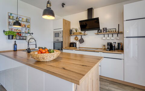 Providenca: Køkken, Countertop, Møbel, Indretning, Gulvbelægning, Cabinetry, Træ, Køkken Apparat, Loft, Etage
