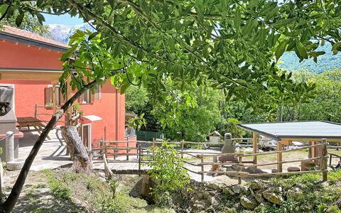 Sorico Albonico 697: Udvej, Svømmepøl, Estate, Skygge, Landscaping, Eco Hotel, Hotel, Villa