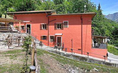 Sorico Albonico 697: Udvej, Svømmepøl, Estate, Skygge, Landscaping, Eco Hotel, Hotel, Villa