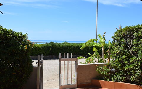 Il Favollo: Blomsterkrukke, Skygge, Hav, Ocean, Have, Landscaping, Stueplante, Hegn, Eco Hotel