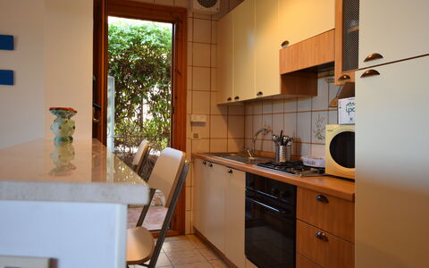 Il Favollo: Køkken, Countertop, Køkken Apparat, Indretning, Større Bandage, Gulvbelægning, Cabinetry, Træ, Møbel, Etage