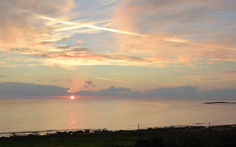 Il Favollo: Himmel, Sky, Horisont, Daytime, Vandressourcer, Afterglow, Solnedgang, Skumring, Orange