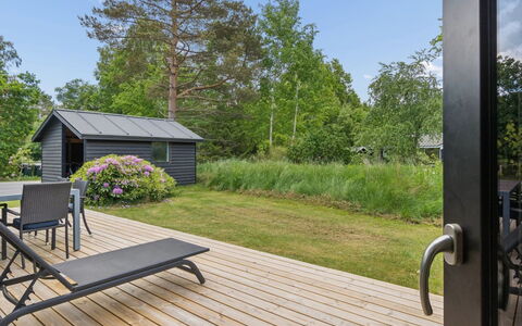 Ion - 750M from the Sea: Busk, Sommerhus, Land Lot, Have, Bunddække, Sidespor, Garden Bygninger, Veranda, Dæk