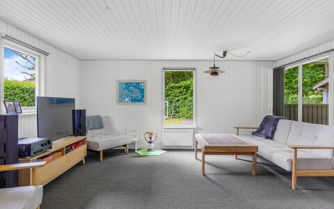 Elif - 200M from the Sea: Gulvbelægning, Indretning, Etage, Træ, Møbel, Loft, Couch, Stue, Trægulve, Værelse