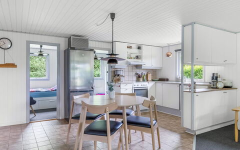 Elif - 200M from the Sea: Indretning, Møbel, Gulvbelægning, Loft, Etage, Hjem, Køkken, Husholdningsapparat, Stol, Værelse
