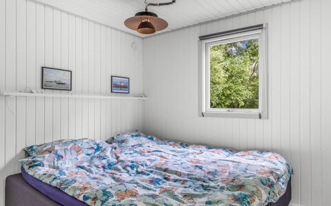 Elif - 200M from the Sea: Træ, Soveværelse, Seng, Hårdttræ, Planke, Sengetøj, Sengetøj, Bed Frame, Bejdse, Design