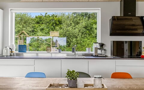 Anabel - 800M from the Sea: Køkken, Countertop, Møbel, Indretning, Køkken Apparat, Træ, Gulvbelægning, Cabinetry, Husholdningsapparat, Belysning