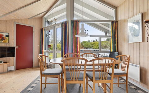 Algeth - 2.5Km from the Sea: Loft, Dør, Stol, Sommerhus, Køkken & Spisebord, Hårdttræ, Bejdse, Skygge, Planke, Veranda
