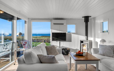 Gustav - 50M from the Sea: Træ, Møbel, Indretning, Etage, Loft, Gulvbelægning, Hjem, Dør, Stue, Couch