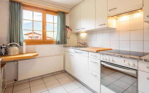Chalet Cauma: Træ, Indretning, Gulvbelægning, Etage, Køkken, Møbel, Værelse, Loft, Hjem, Køkken Apparat