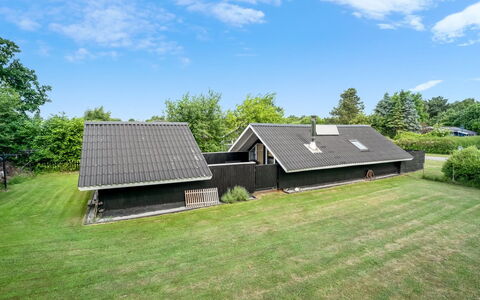 Ragnborg - 700M from the Sea: Græs, Tag, Hus, Hjem, Sommerhus, Bunddække, Lawn, Have, Stuehus, Estate