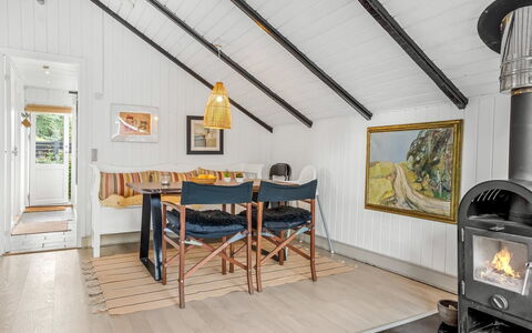 Ragnborg - 700M from the Sea: Træ, Gulvbelægning, Indretning, Loft, Etage, Møbel, Trægulve, Belysning, Hjem, Værelse