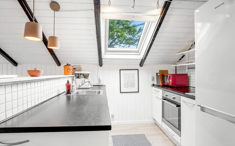 Ragnborg - 700M from the Sea: Køkken, Træ, Loft, Indretning, Gulvbelægning, Countertop, Større Bandage, Etage, Køkken Apparat, Attic
