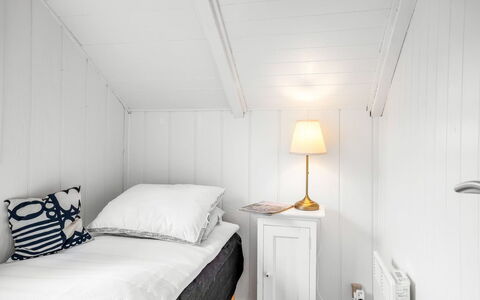 Ragnborg - 700M from the Sea: Soveværelse, Træ, Seng, Indretning, Sengetøj, Etage, Gulvbelægning, Sengetøj, Sengetøj, Loft