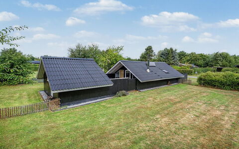 Ragnborg - 700M from the Sea: Græs, Tag, Hus, Hjem, Sommerhus, Landdistrikt, Bunddække, Lawn, Have, Hældning
