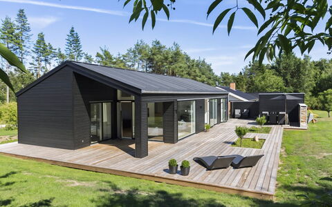 Theodora - 600M from the Sea: Tag, Hjem, Sommerhus, Sidespor, Dør, Garden Bygninger, Estate, Skygge, Stuehus, Gård