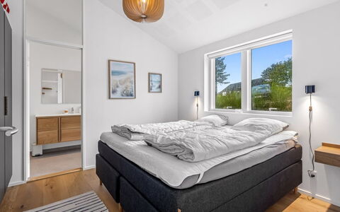 Theodora - 600M from the Sea: Soveværelse, Hjem, Seng, Etage, Lejlighed, Bed Frame, Sengetøj, Sengetøj, Hotel, Madras