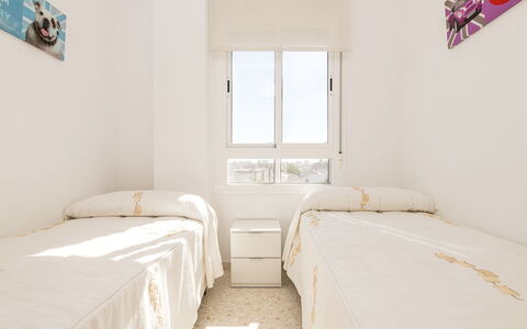 Luma: Soveværelse, Etage, Seng, Indretning, Lejlighed, Værelse, Møbel, Sengetøj, Sengetøj, Bed Frame