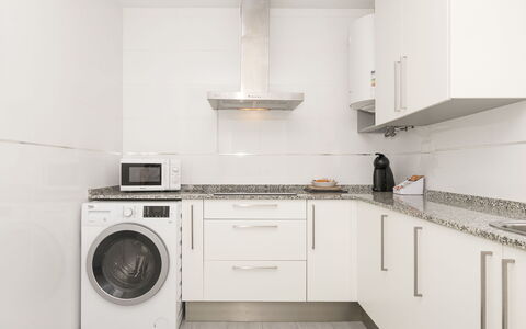 Buleria: Større Bandage, Gulvbelægning, Køkken, Indretning, Countertop, Køkken Apparat, Etage, Cabinetry, Husholdningsapparat, Hjem