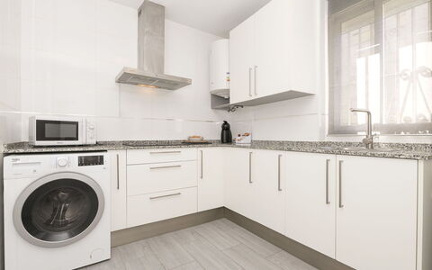 Buleria: Gulvbelægning, Større Bandage, Køkken, Countertop, Indretning, Etage, Køkken Apparat, Cabinetry, Hjem, Husholdningsapparat