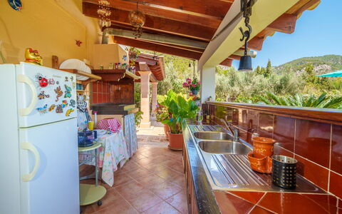 Cas Pobler: Stueplante, Blomsterkrukke, Udvej, Bejdse, Stol, Skygge, Eco Hotel, Hacienda, Backyard, Altan