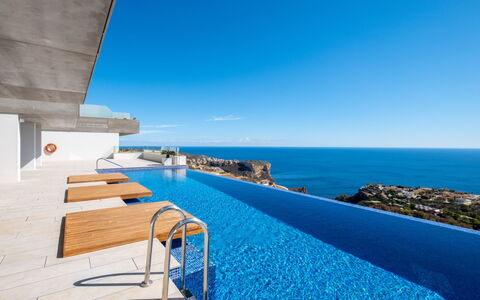 Blue Infinity i: Svømmepøl, Udvej, Hjem, Eco Hotel, Estate, Gårdhave, Villa, Gårdsplads, Design, Udendørs Møbler