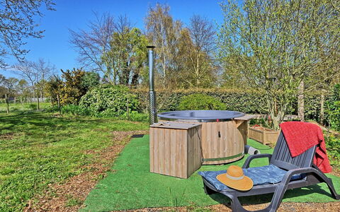 Les Cerisiers: Have, Busk, Land Lot, Backyard, Lawn, Gård, Landscaping, Skygge, Udendørs Møbler
