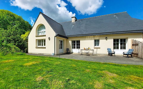 Les Cerisiers: Svømmepøl, Udvej, Hjem, Eco Hotel, Estate, Gårdhave, Villa, Gårdsplads, Design, Udendørs Møbler