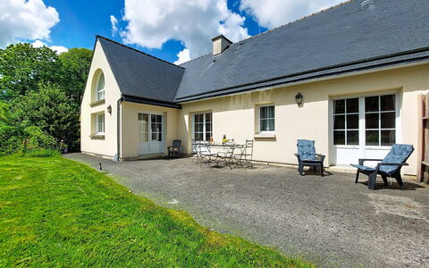 Les Cerisiers: Svømmepøl, Udvej, Hjem, Eco Hotel, Estate, Gårdhave, Villa, Gårdsplads, Design, Udendørs Møbler