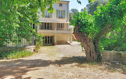 Chateau Payan: Svømmepøl, Udvej, Hjem, Eco Hotel, Estate, Gårdhave, Villa, Gårdsplads, Design, Udendørs Møbler