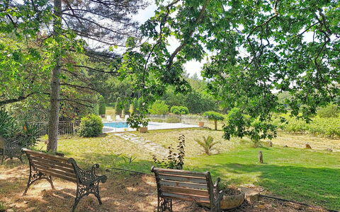 Chateau Payan: Svømmepøl, Udvej, Hjem, Eco Hotel, Estate, Gårdhave, Villa, Gårdsplads, Design, Udendørs Møbler