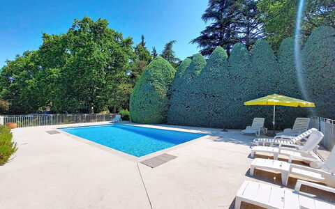 Chateau Payan: Blå, Svømmepøl, Fritid, Udvej, Skygge, Have, Landscaping, Water Feature, Udendørs Møbler, Eco Hotel