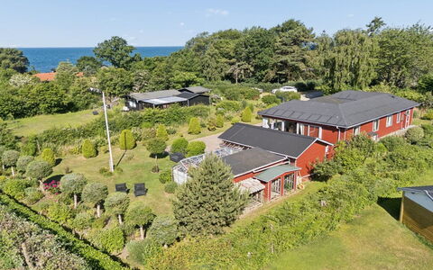 Velena - 150M from the Sea: Boligområde, Tag, Landskab, Hjem, Hus, Land Lot, Estate, Forstad, Bunddække