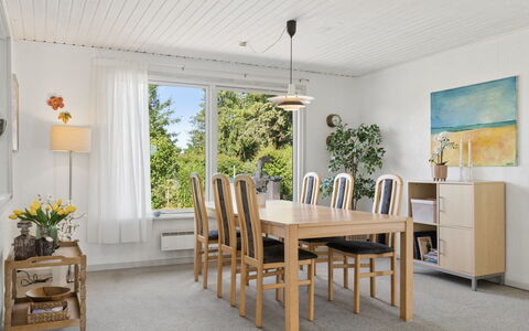 Velena - 150M from the Sea: Møbel, Indretning, Gulvbelægning, Træ, Etage, Bord, Loft, Spisestue, Stol, Køkken & Spisebord