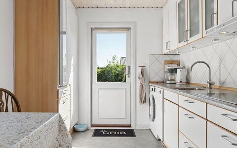 Velena - 150M from the Sea: Gulvbelægning, Træ, Køkken, Indretning, Etage, Køkken Apparat, Countertop, Større Bandage, Hjem, Cabinetry