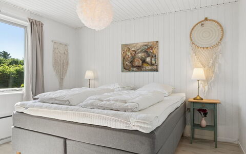 Velena - 150M from the Sea: Gulvbelægning, Etage, Soveværelse, Seng, Sengetøj, Bed Frame, Sengetøj, Sengetøj, Pude, Madras