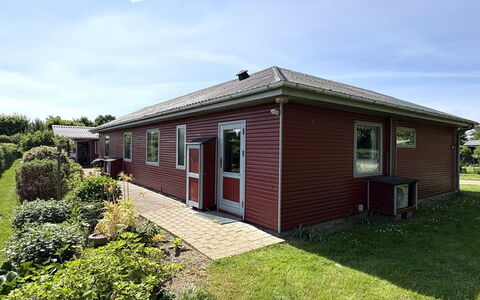 Velena - 150M from the Sea: Græs, Vindue, Tag, Hus, Busk, Sommerhus, Hjem, Boligområde, Land Lot, Dør