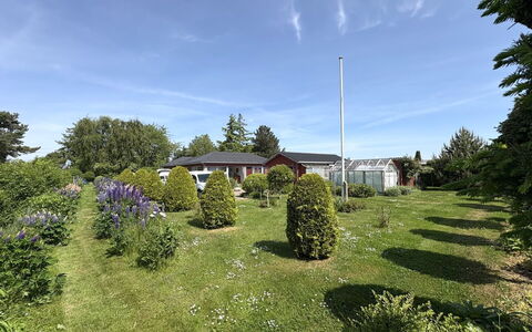 Velena - 150M from the Sea: Træ, Busk, Landskab, Have, Boligområde, Land Lot, Plantesamfund, Tag, Hjem