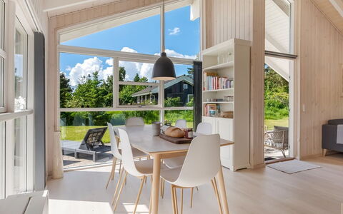 Kristine - 250M from the Sea: Træ, Loft, Gulvbelægning, Indretning, Etage, Trægulve, Hjem, Stue, Hårdttræ, Stol