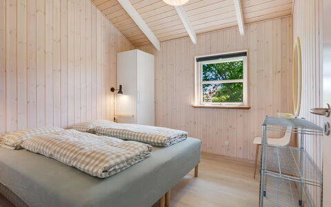 Kristine - 250M from the Sea: Træ, Indretning, Loft, Soveværelse, Etage, Hjem, Værelse, Hårdttræ, Bejdse, Seng