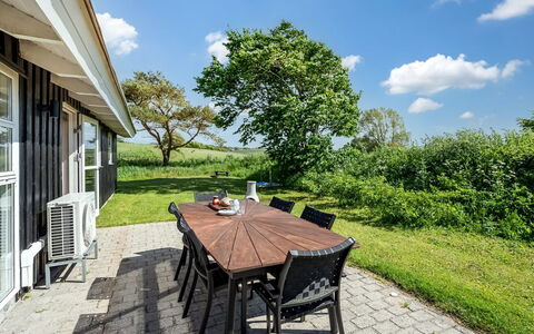 Kristine - 250M from the Sea: Græs, Hjem, Land Lot, Møbel, Sommerhus, Lawn, Skygge, Bunddække, Have, Stol