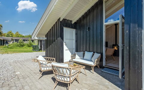 Kristine - 250M from the Sea: Skygge, Sidespor, Planke, Hårdttræ, Veranda, Backyard, Dagslys, Udendørs Møbler