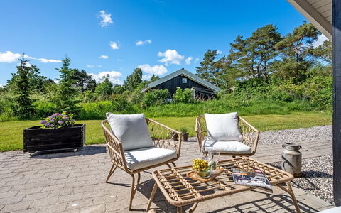 Kristine - 250M from the Sea: Møbel, Udendørs Møbler, Stol, Wicker, Udendørs Bord, Have, Skygge, Gårdhave, Naturmateriale, Hårdttræ