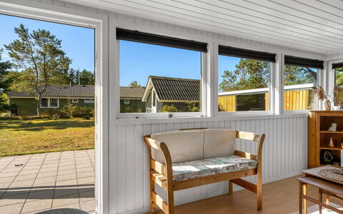 Into - 490M from the Sea: Træ, Gulvbelægning, Etage, Dør, Bejdse, Veranda, Hårdttræ, Loft, Dæk, Planke