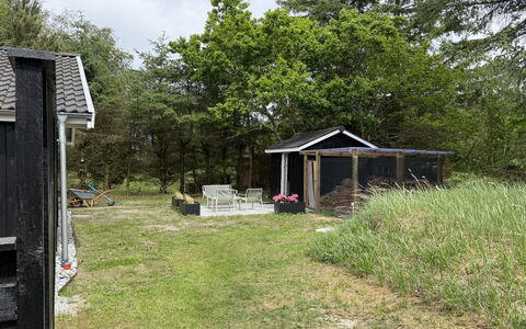 Eikka - from the Sea: Land Lot, Tag, Skur, Landdistrikt, Have, Backyard, Garden Bygninger, Sommerhus, Lawn, Gård