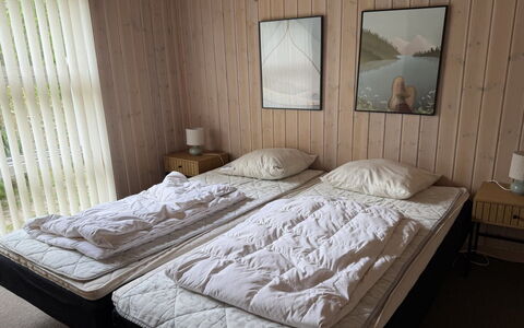 Eikka - from the Sea: Soveværelse, Seng, Træ, Sengetøj, Møbel, Etage, Sengetøj, Textile, Gulvbelægning, Sengetøj